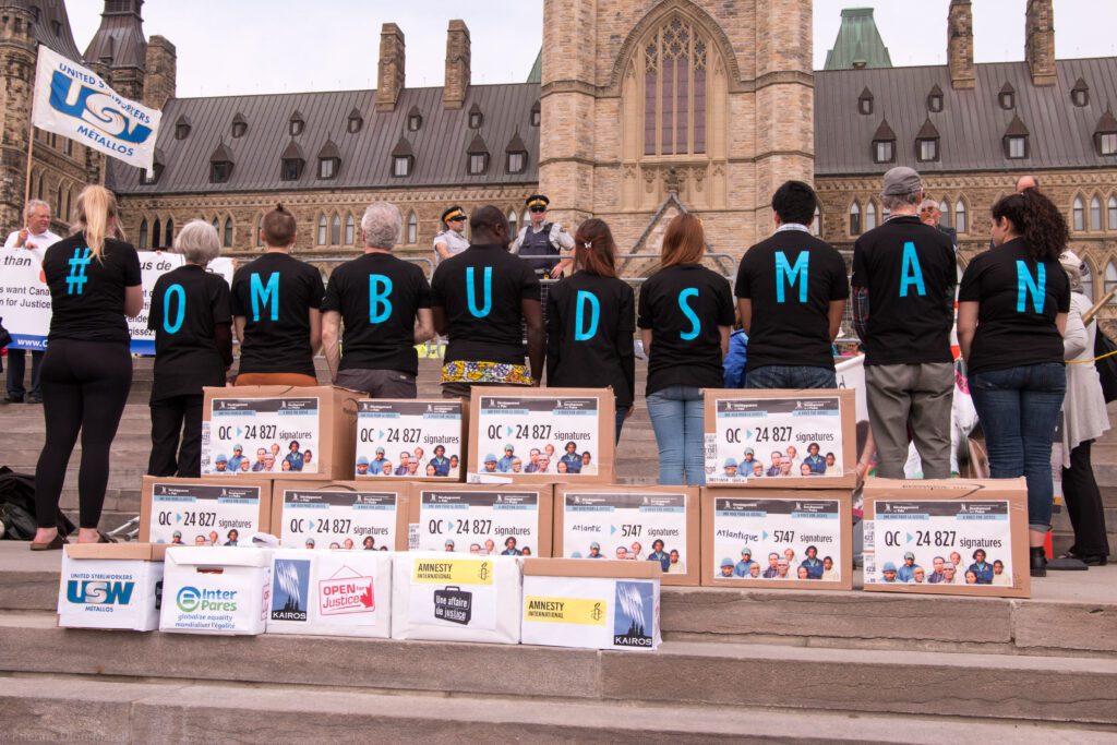 Notre campagne de 2013 Une voix pour la justice a demandé à la mise en place d'un ombudsman pour contrôler les entreprises canadiennes.