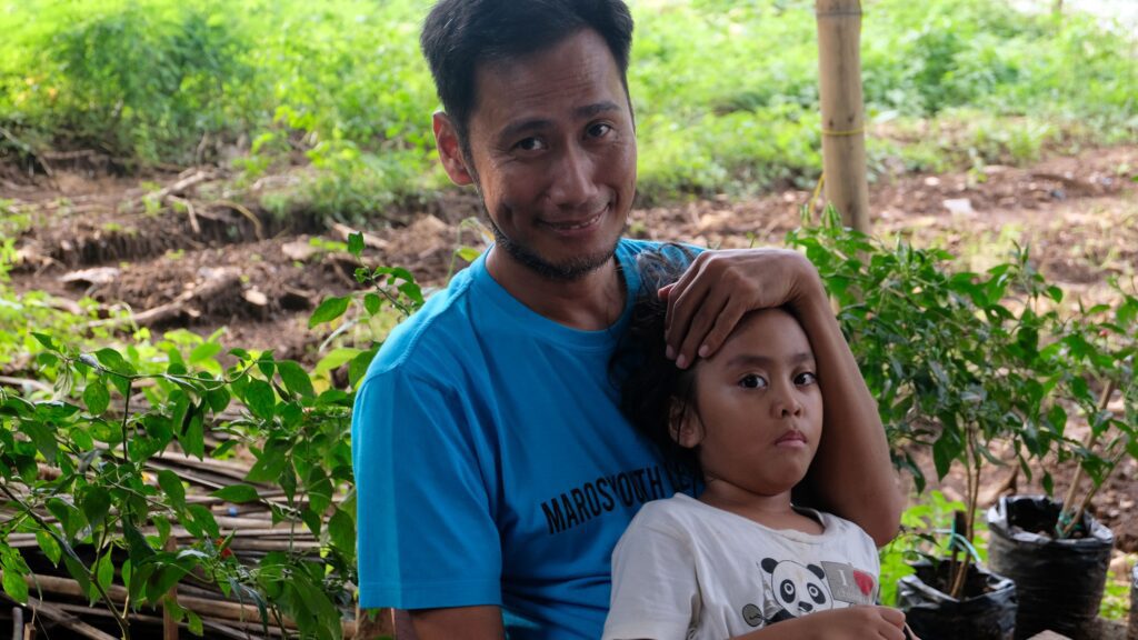 Karno Batiran and his daughter | Karno Batiran et sa fille