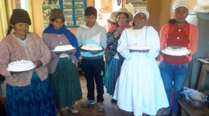 Atelier pratique de pâtisserie pour les femmes d’Ancoraimes | A bakery workshop for women in Ancoraimes, a municipality on the shore of Lake Tititcaca
