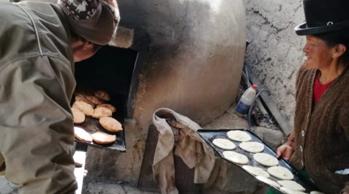 Atelier de formation pratique pour la production de pain et de biscuit à Ancoraimes (Lac Titicaca) | A bread and biscuit making workshop in Ancoraimes in northeastern Bolivia